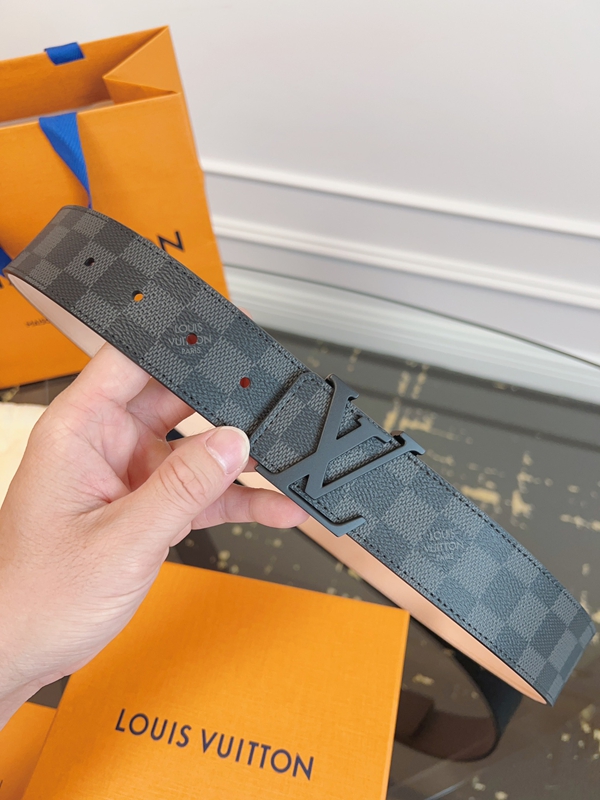 ルイヴィトンベルト正面デザイン